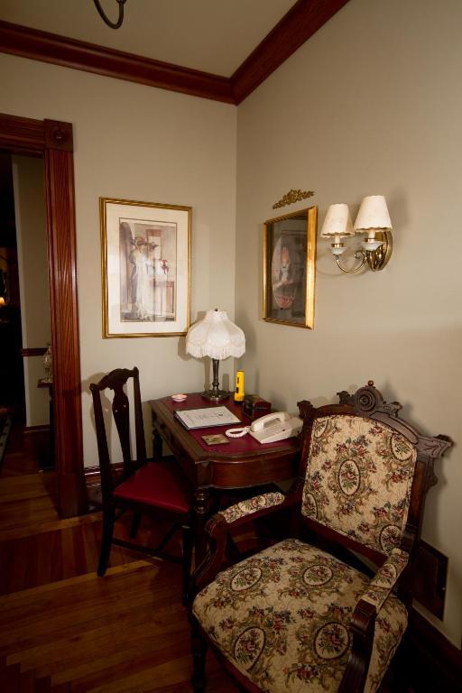 Victoria'S Historic Inn Вулфвилл Номер фото