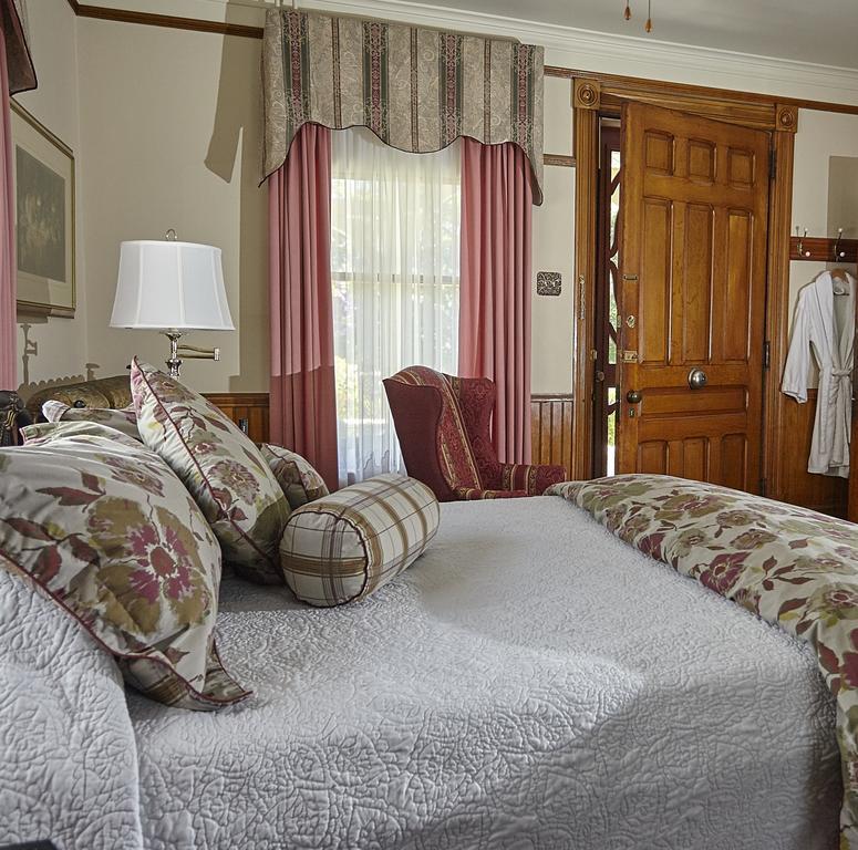 Victoria'S Historic Inn Вулфвилл Экстерьер фото